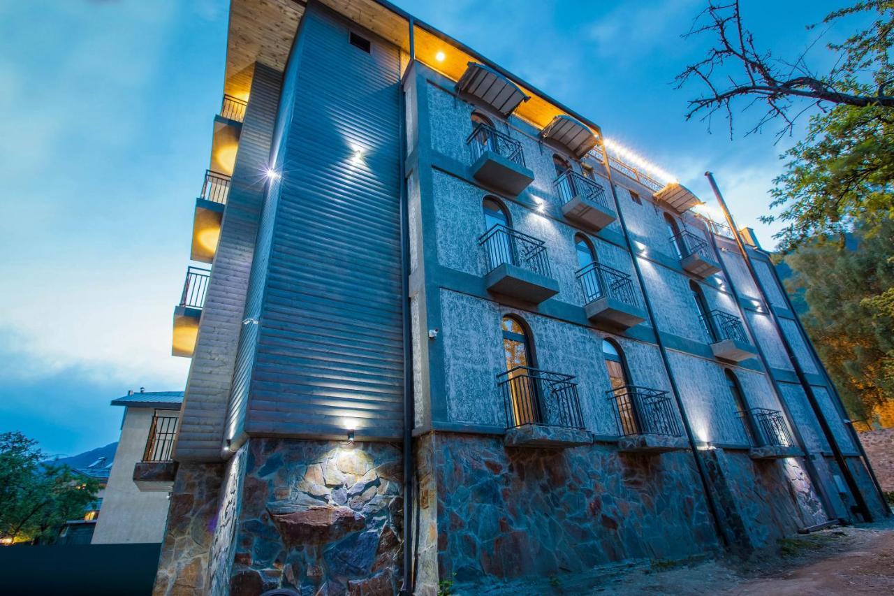 Hotel Mestia Inn Ngoại thất bức ảnh