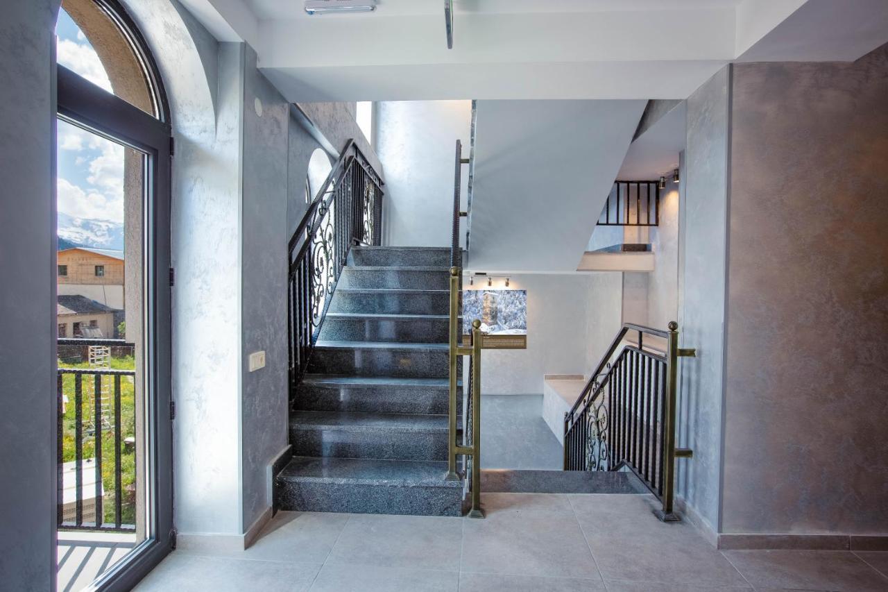 Hotel Mestia Inn Ngoại thất bức ảnh