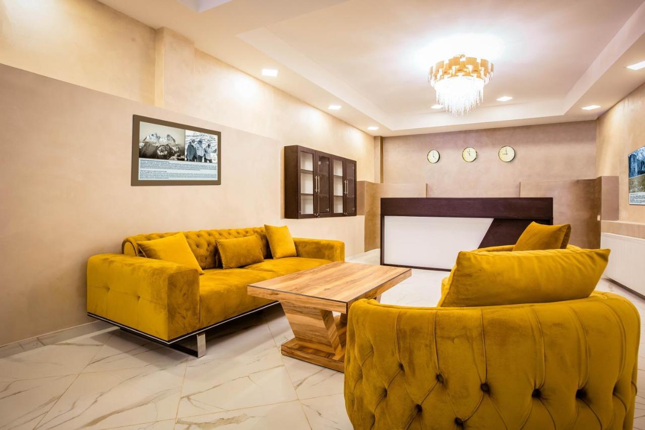 Hotel Mestia Inn Ngoại thất bức ảnh