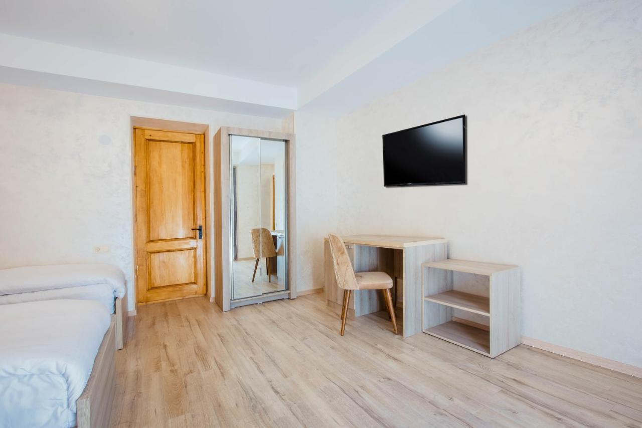 Hotel Mestia Inn Ngoại thất bức ảnh